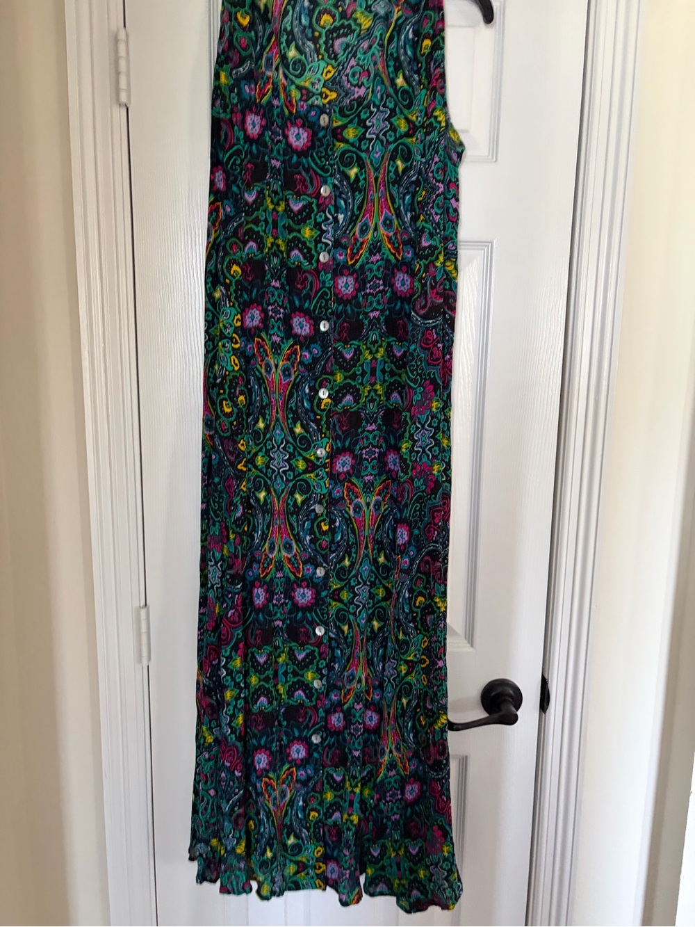 New Denim 24/7 Black Paisley Scoop Neck with Krinkle Dress with front buttons!